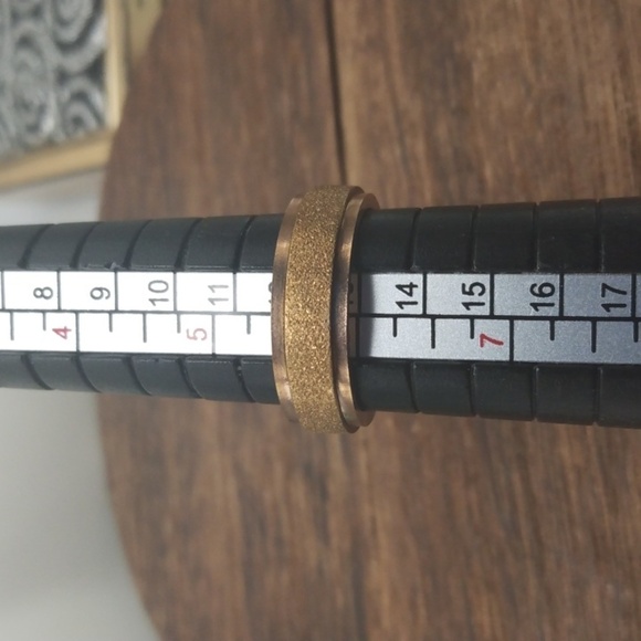 Slider ring sparkle gold tone band size 6 R230 - Picture 1 of 3